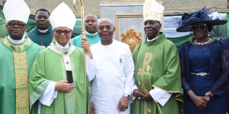 From left: Auxiliary Bishop of Orlu Catholic Diocese, Dr.Thomas Obiatuegwu; Archbishop of Owerri Ecclesiastical Province, Dr. Lucius Ugorji; Governor Hope Uzodimma of Imo State, Bishop of Orlu Catholic Diocese, Dr. Augustine Ukwuoma and Deputy Governor of Imo State, Lady Chinyere Ekomaru, during a Special 66th Independence Thanksgiving Service held at Maria Assumpta Cathedral, Owerri...on Sunday.